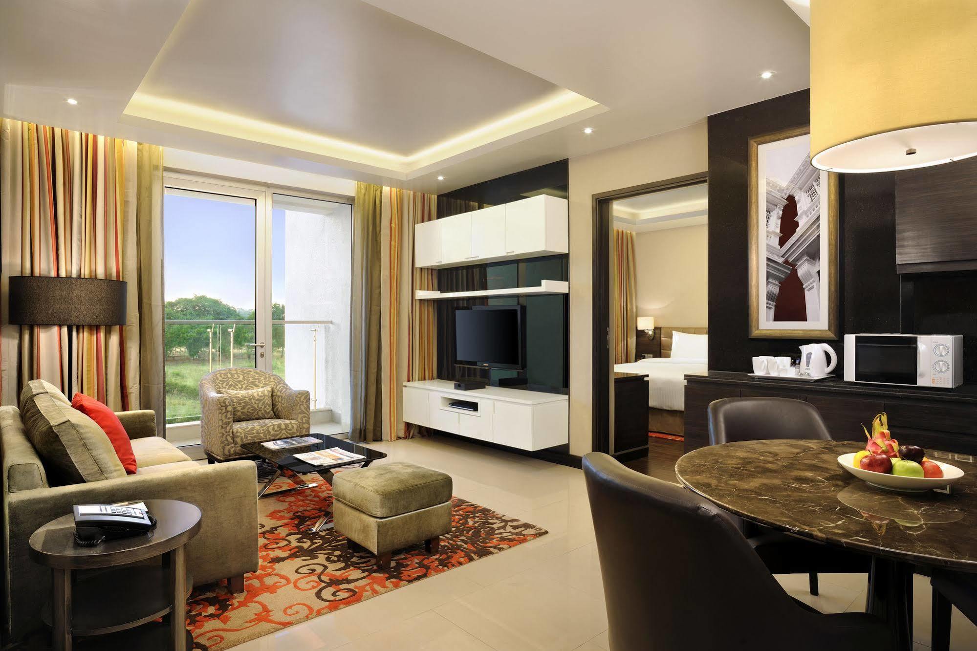 Doubletree Suites By Hilton Bengaluru Outer Ring Road Ngoại thất bức ảnh