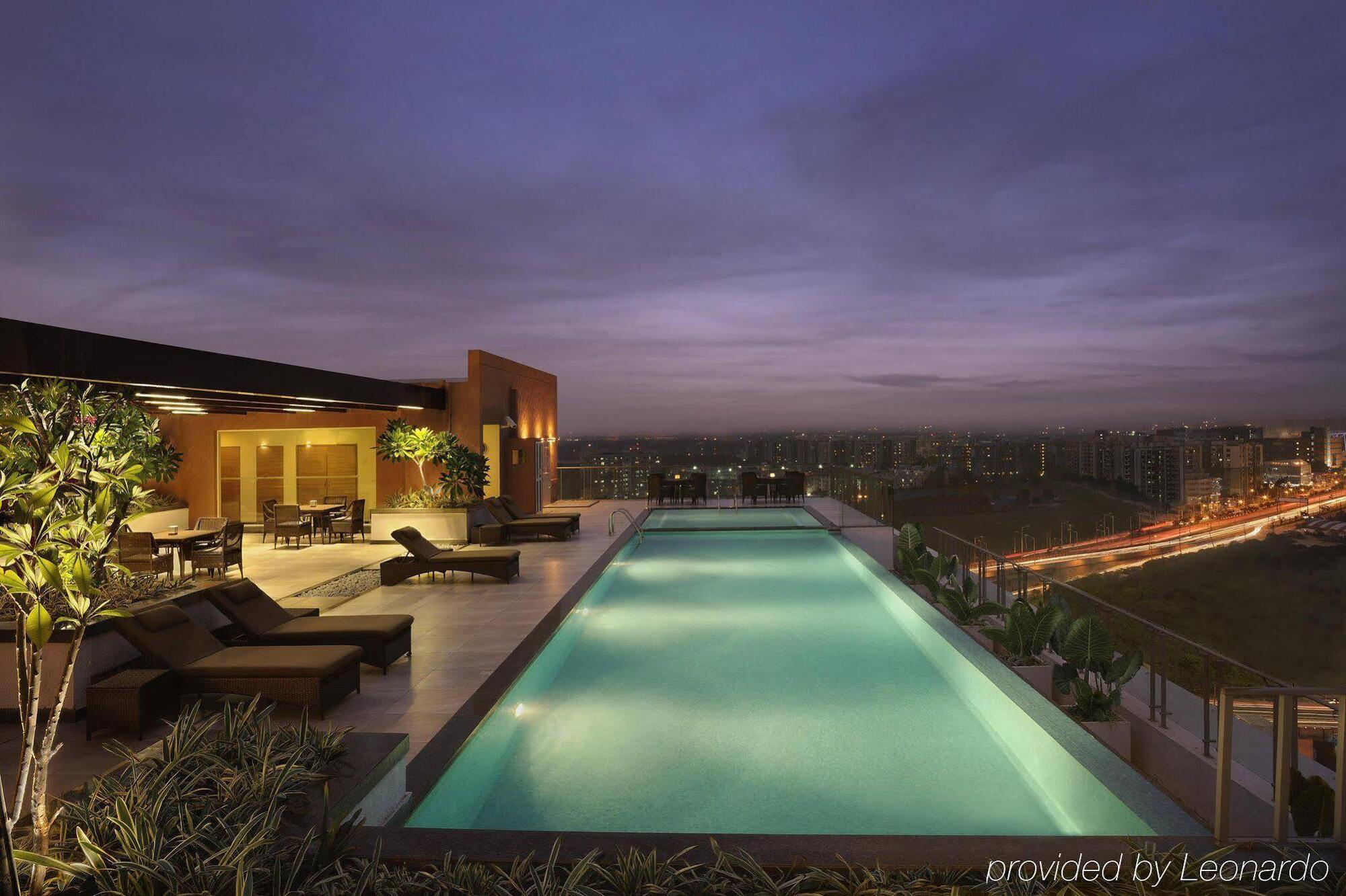 Doubletree Suites By Hilton Bengaluru Outer Ring Road Ngoại thất bức ảnh